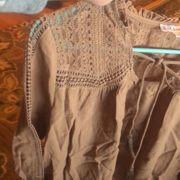 New! Never worn Size small light brown lightweight long sleeveish pretty top - Picture 3 of 7